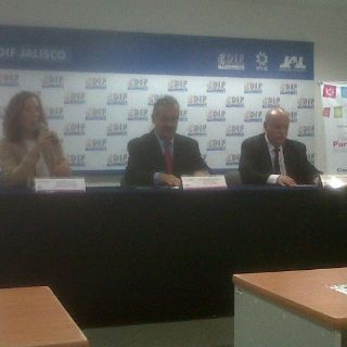 Ofrecen espectáculo ecuestre a manera altruista