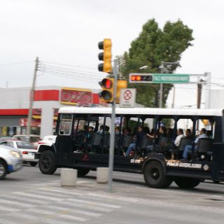 Policía tapatía apoya a usuarios afectados por paro