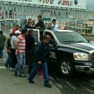 Uribe pide al Ejecutivo Estatal fajarse los pantalones ante transportistas