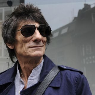 Ronnie Wood visita exhibición sobre su propia obra