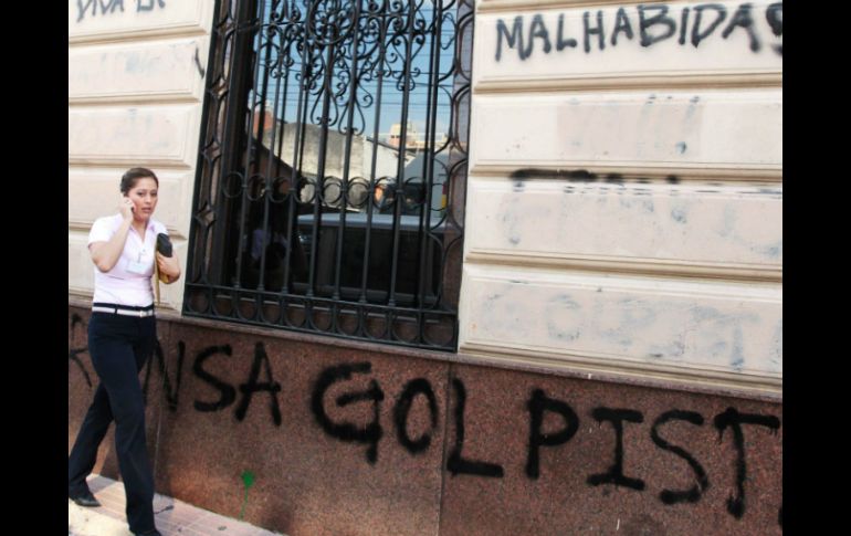 Muestra popular de protesta por la crisis política que atravesó el país con la destitución del presidente Fernando Lugo. EFE  /