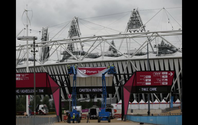 Tras los Juegos Olímpicos, trabajadores alistan el inmueble, el cual será pieza clave en la realización de los Paralímpicos. AP  /