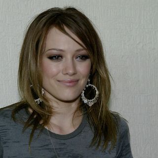 Hilary Duff anuncia su regreso a la televisión