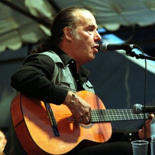 En Canal 22 celebran 50 años de carrera de Óscar Chávez