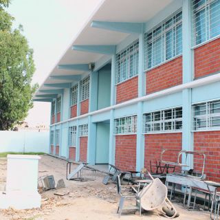 Alumnos regresarán a clases en aulas improvisadas