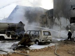 Imagen de los daños que dejó una explosión registrada cerca del hotel de los observadores de la ONU en Damasco, Siria. EFE  /