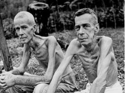 Al ser liberado del campamento de prisioneros, Carl Mydans (1907-2004) encontró a dos antiguos amigos y regresó al trabajo. ESPECIAL  /