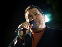 Hugo Chávez aventaja en 18 puntos al candidato de unidad de la oposición, Henrique Capriles. EFE  /