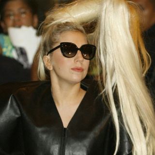 Lady Gaga responde a críticas por uso de pieles animales