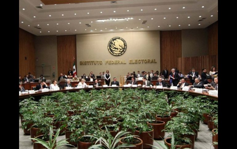 El PRD será multado con 563 mil 89 pesos; el PT con 493 mil 154 pesos y MC con 434 mil 66 pesos. ARCHIVO  /