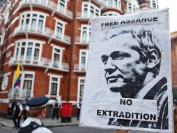 Julian Assange, fundador de WikiLeaks, permanece asilado en la embajada ecuatoriana en londres. AFP  /