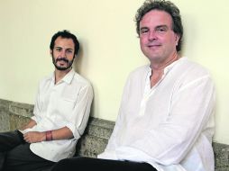 DÚO ESTELAR. Santiago Cumplido y Michael Chance, ayer durante una pausa del ensayo.  /