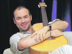 Acordes. El cantautor colombiano Santiago Cruz estudió finanzas pero las dejó atrás y se entregó a la música.  /