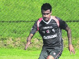Luis Alonso “Negro” Sandoval considera que los equipos que han visitado el Jalisco, Pumas y Tigres, han blindado la zona defensiva.  /