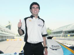 APOYA. Sergio Pérez acudió al Autódromo Hermanos Rodríguez, para presentar una campaña de responsabilidad vial. EFE  /