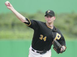 Controlado. A.J. Burnett realiza un lanzamiento, durante el partido en el PNC Park. AP  /