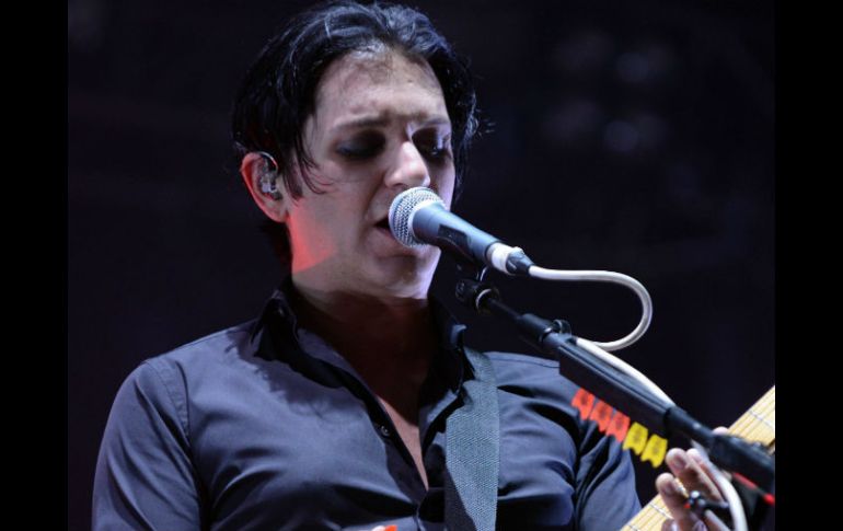 Brian Molko, abandonó el escenario después de interpretar el tema ''Kitty Litter''. EFE  /