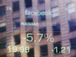 Mientras las acciones de Facebook bajaron a niveles históricos; en contraparte Apple se cotizó al máximo de todos los tiempos. REUTERS  /