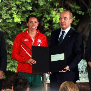 Calderón premia a medallistas olímpicos