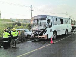 A pesar de no ser el responsable, el chófer del transporte público huye del lugar del accidente.  /