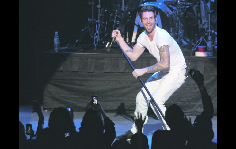 Adam Levine se dejó querer por el público tapatío.  /