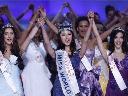 Wen Xiayu (centro) triunfa en el más famoso concurso de belleza del planeta. EFE  /