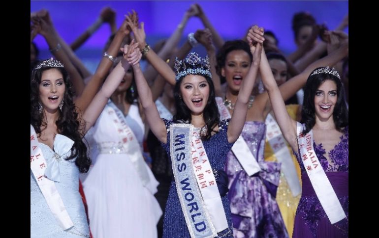 Wen Xiayu (centro) triunfa en el más famoso concurso de belleza del planeta. EFE  /