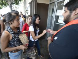 Miles de jóvenes se han dado cita para solicitar entrar en el programa de acción diferida para indocumentados. EFE  /