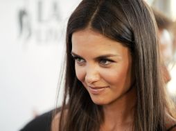 Katie Holmes está apenada con su ex Tom Cruise por la manera en que se ha manejado el asunto de su separación.  /