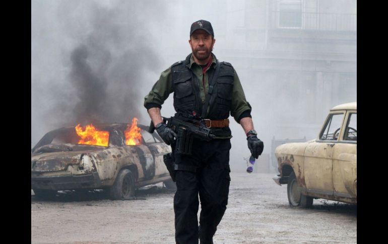Chuck Norris es parte de la segunda película de ''Los Indestructibles''. AP  /