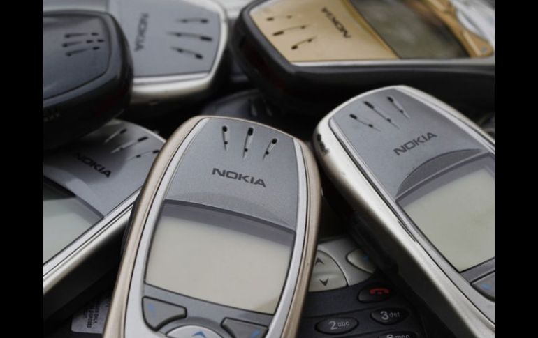La 'disciplina' es  ecológica porque permite reciclar los modelos antiguos de telefono móvil según organizadores. ARCHIVO  /