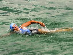 Nyad, de 62 años, en lo que constituye su cuarto intento por cruzar a nado y sin protección contra tiburones. EFE  /