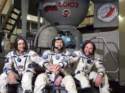 Astronautas rusos preparándose para una misión. ARCHIVO  /