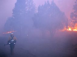 Hasta este lunes las autoridades no han reportado pérdidas humanas ni materiales, pero mantienen la orden de evacuación. AP  /