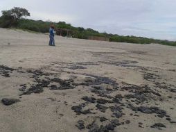 Una playa del municipio de Salina Cruz, Oaxaca, afectada por el derrame de petróleo crudo. ARCHIVO  /