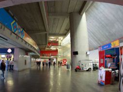 El corredor se encuentra detrás de la fuente en la entrada principal, del costado derecho y al izquierdo de las taquillas. MEXSPORT  /