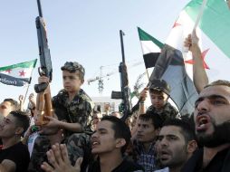 Sirios se manifiestan contra el régimen de es país, en Amán. EFE  /