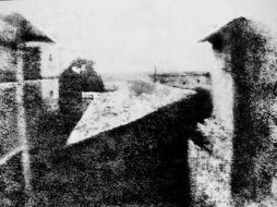 La primer fotografía fue tomada por Joseph Nicéphore Niépce en 1826. ESPECIAL  /