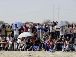 Trabajadores están en huelga en protesta por las malas condiciones de trabajo en las minas y por el asesinato de sus compañeros. AFP  /