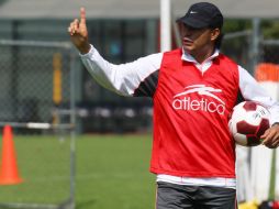 Juan Carlos Chávez considera que su equipo ha hecho bien las cosas en las primeras cuatro jornadas del Apertura 2012. ARCHIVO  /