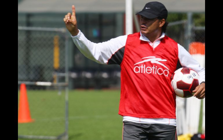 Juan Carlos Chávez considera que su equipo ha hecho bien las cosas en las primeras cuatro jornadas del Apertura 2012. ARCHIVO  /