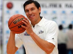Eduardo Nájera terina una buena carrera dentro de la NBA. MEXSPORT  /