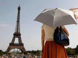Como vitrina de París, la Torre Eifel recibe a más de siete millones de visitantes por año. REUTERS  /