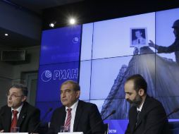 El vice primer ministro sirio, Qadri Jamil (c) durante una reunión en Moscú. AP  /