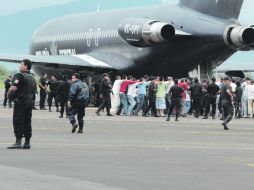 El traslado de los reclusos se realizó en el Aeropuerto Internacional de Morelia. EL UNIVERSAL  /