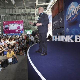 Paulo Coelho pide más flexibilidad ante contenidos gratis en internet