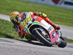 Valentino Rossi sólo estará un año corriendo en Ducati, regres aa Yamaha en el 2013. EFE  /
