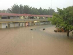 Lodo y basura ingresaron a la sala de maestros, la biblioteca, la planta baja del edificio de investigación y la Rectoría.  /