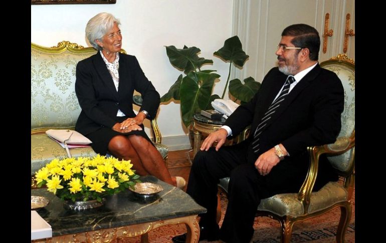 El presidente egipcio Morsi durante el encuentro con la directora gerente del FMI, Christine Lagarde. EFE  /