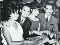 De fiesta. Melus Mendoza (+), Jesús Obregón, Martha Gaytán y Felipe Arregui.  /